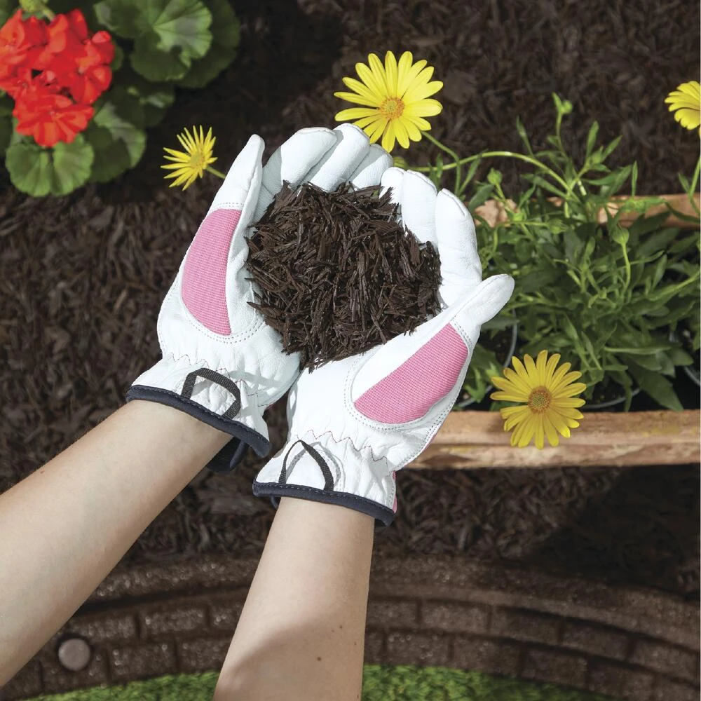 Shredded Earthtone Rubber Mulch - 0.8 Cu. Ft. 7 Shredded Earthtone Rubber Mulch - 0.8 Cu. Ft. - Image 5