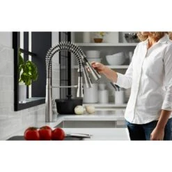 Simplice Single-Handle Pull-Down Sprayer Kitchen Faucet In Vibrant Stainless -Pro House Shop 8bc4fdebfb6d7db04aa281c6c63e6836 1800x1800